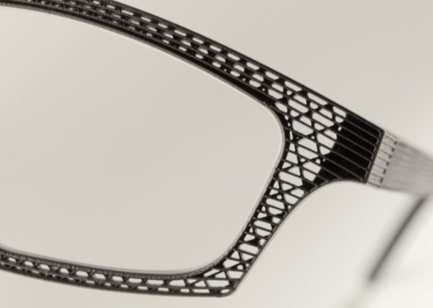 工艺独特且具成本效益:使用工业 3D 打印技术制造具有精美晶格结构的钛眼镜框。 (来源:Hoet)